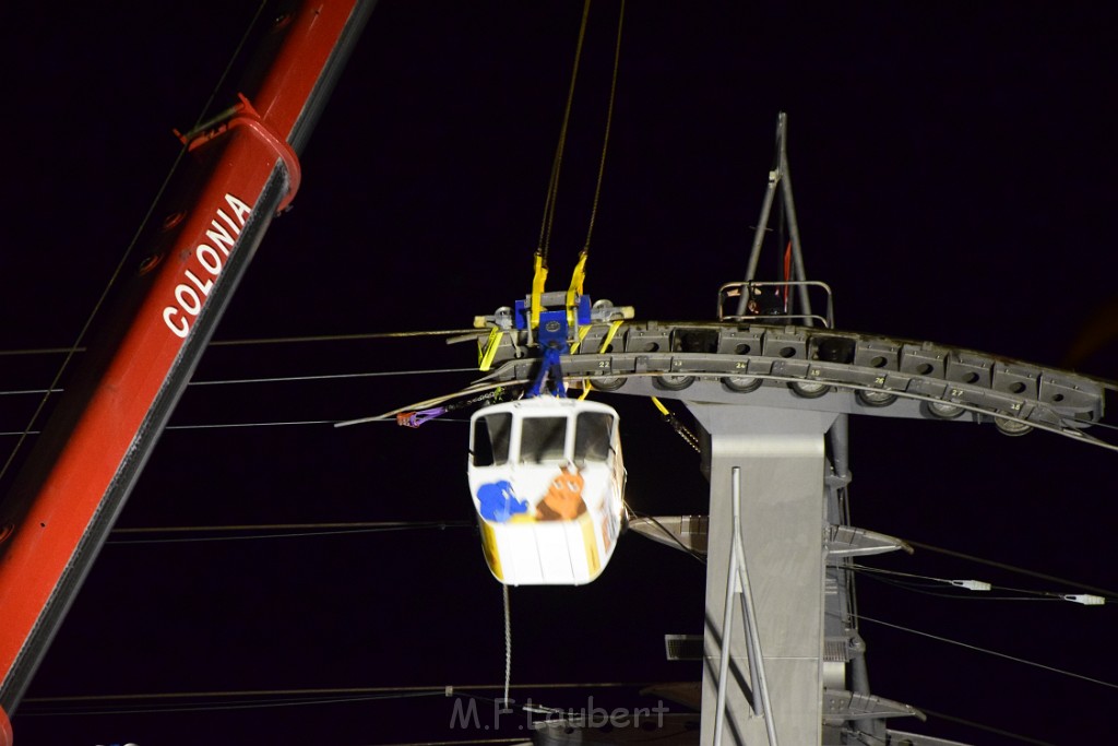 Koelner Seilbahn Gondel blieb haengen Koeln Linksrheinisch P941.JPG - Miklos Laubert